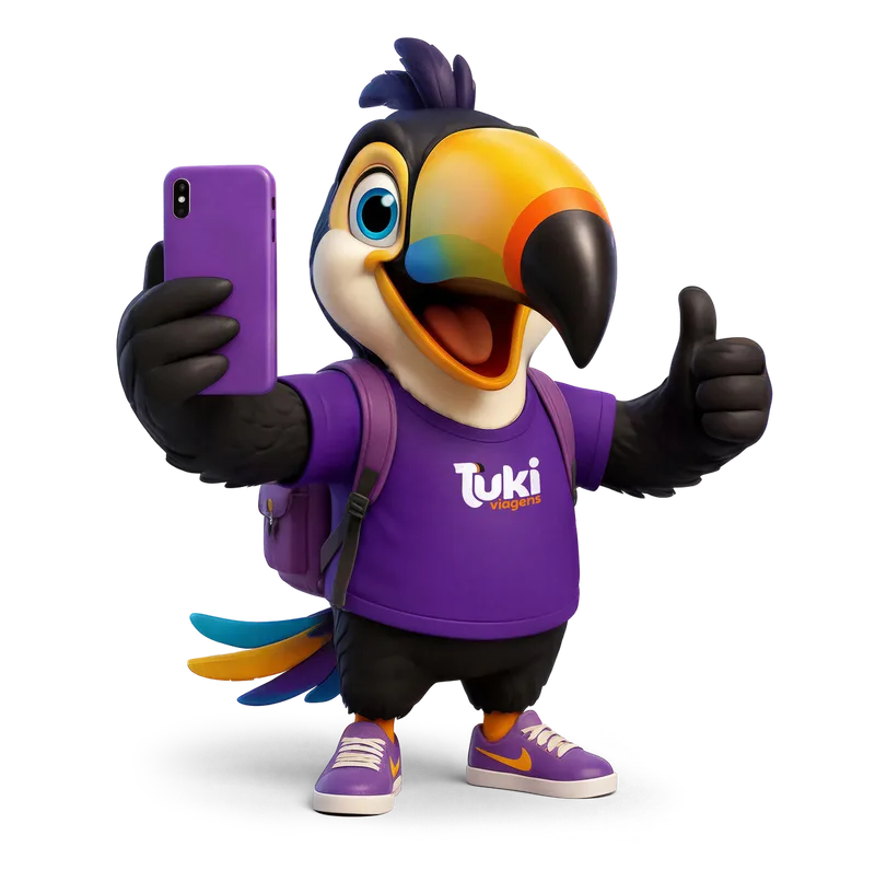 Tuki tirando selfie com o celular